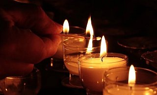 Die Gläubigen wollten anlässlich des orthodoxen Osterfestes in der Kirche beten und Kerzen anzünden. - Symbolfoto: Pixabay Die Gläubigen wollten anlässlich des orthodoxen Osterfestes in der Kirche beten und Kerzen anzünden. - Symbolfoto: Pixabay