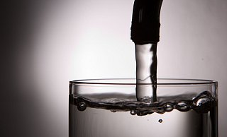 Bürger in Teilen des Kreis Gütersloh sind aufgerufen, Trinkwasser nur noch für notwendige Zwecke zu verwenden. - Lukas Schulze/dpa Bürger in Teilen des Kreis Gütersloh sind aufgerufen, Trinkwasser nur noch für notwendige Zwecke zu verwenden. - Lukas Schulze/dpa