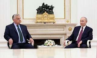 Ungarns kremlfreundlicher Ministerpräsident Viktor Orban reiste überraschend zu Gesprächen über die Ukraine mit Russlands Präsident Wladimir Putin nach Moskau. - Valeriy Sharifulin/Pool Sputnik Kremlin/AP/dpa Ungarns kremlfreundlicher Ministerpräsident Viktor Orban reiste überraschend zu Gesprächen über die Ukraine mit Russlands Präsident Wladimir Putin nach Moskau. - Valeriy Sharifulin/Pool Sputnik Kremlin/AP/dpa