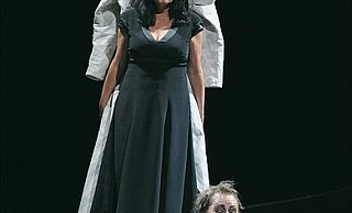 Sabine Paßow ( Salome), Albert Bonnema (Herodes). - FOTO:MATTHIAS STUTTE Sabine Paßow ( Salome), Albert Bonnema (Herodes). - FOTO:MATTHIAS STUTTE