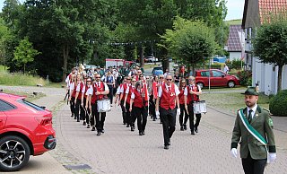 Tolle Stimmung beim großen Fest des Heimatschutzvereins Himmighausen. - Fynn Müller Tolle Stimmung beim großen Fest des Heimatschutzvereins Himmighausen. - Fynn Müller