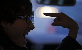 Der Autofahrer aus Paderborn eilte hinter dem Opel her und rastete dann völlig aus. - Symbolfoto: picture alliance / dpa Der Autofahrer aus Paderborn eilte hinter dem Opel her und rastete dann völlig aus. - Symbolfoto: picture alliance / dpa