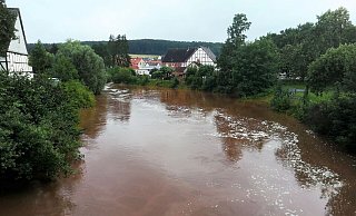 Der Wasserstand der Twiste erreicht am 15. Juli 2021 gegen 6.45 Uhr mit 295 Zentimetern seinen Höchststand. Nur knapp unter dem für die Twiste definierten 100-jährigen Hochwasser. - Privat Der Wasserstand der Twiste erreicht am 15. Juli 2021 gegen 6.45 Uhr mit 295 Zentimetern seinen Höchststand. Nur knapp unter dem für die Twiste definierten 100-jährigen Hochwasser. - Privat