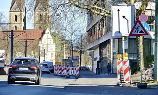 An der Kreuzstraße in Bielefeld ist eine Fahrbahn vor Borchard & Dietrich aufgrund einer Baustelle verengt. - Peter Unger An der Kreuzstraße in Bielefeld ist eine Fahrbahn vor Borchard & Dietrich aufgrund einer Baustelle verengt. - Peter Unger