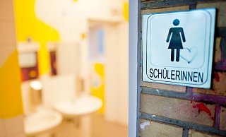 Dauerthema Schultoilette: Schon bei den Grundbedürfnissen hapert es an vielen Schulen. - picture alliance / Julian Strate Dauerthema Schultoilette: Schon bei den Grundbedürfnissen hapert es an vielen Schulen. - picture alliance / Julian Strate