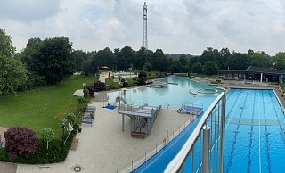 Weil es die Inzidenzzahlen zulassen, öffnet am Donnerstag das Verler Freibad. Allerdings muss, wer schwimmen möchte, einige Voraussetzungen erfüllen. - Stadt Verl Weil es die Inzidenzzahlen zulassen, öffnet am Donnerstag das Verler Freibad. Allerdings muss, wer schwimmen möchte, einige Voraussetzungen erfüllen. - Stadt Verl