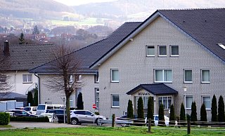 An Heiligabend kamen rund 40 Autos zum Bethaus, am zweiten Feiertag waren es rund 20. - Michael Grundmeier An Heiligabend kamen rund 40 Autos zum Bethaus, am zweiten Feiertag waren es rund 20. - Michael Grundmeier