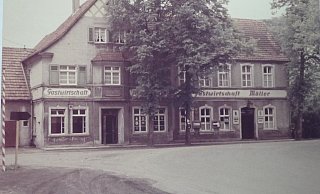 So sah die Hövelhofer Gaststätte "Zur alten Post" der Familie Möller in den 50er Jahren aus. - Repro: Carsten Tegethoff So sah die Hövelhofer Gaststätte "Zur alten Post" der Familie Möller in den 50er Jahren aus. - Repro: Carsten Tegethoff