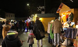 Ein Bild aus dem vergangenen Jahr: Der Weihnachtsmarkt im Ortszentrum von Kirchlengern fällt 2020 wegen Corona aus. - Archivfoto: Myriam Domke-Feiner Ein Bild aus dem vergangenen Jahr: Der Weihnachtsmarkt im Ortszentrum von Kirchlengern fällt 2020 wegen Corona aus. - Archivfoto: Myriam Domke-Feiner