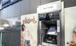 Der Geldautomat am Kesselbrink ist außer Betrieb gesetzt worden. Die Volksbank bittet um Verständnis. - Jörg Dieckmann - www.dieckmann-fotodesign.de Der Geldautomat am Kesselbrink ist außer Betrieb gesetzt worden. Die Volksbank bittet um Verständnis. - Jörg Dieckmann - www.dieckmann-fotodesign.de