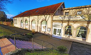 Die Schöne Aussicht: Hotel, Sanatorium, Wohnungen oder Gastronomie mit Biergarten? - Sarah Jonek Die Schöne Aussicht: Hotel, Sanatorium, Wohnungen oder Gastronomie mit Biergarten? - Sarah Jonek