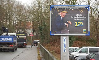 Mit diesem Plakat der Edeka an der B 239 in Lübbecke und in anderen Orten haben nicht nur die Landfrauen Minden-Lübbecke ein Problem - Sandra Spieker Mit diesem Plakat der Edeka an der B 239 in Lübbecke und in anderen Orten haben nicht nur die Landfrauen Minden-Lübbecke ein Problem - Sandra Spieker