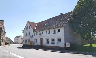 In diesem alte Gebäude in der Natzunger Ortsmitte lebt Elmar J. - Birger Berbüsse In diesem alte Gebäude in der Natzunger Ortsmitte lebt Elmar J. - Birger Berbüsse