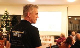 Aktiv für Tiere: Der ehemalige Fleischer Peter Hübner engagiert sich gegen Massentierhaltung und Vertritt den veganen Lebensstil. Zusammen mit anderen Fleischern gründete er dir Aktion "Metzger gegen Tiermord". - Alexandra Golfinger Aktiv für Tiere: Der ehemalige Fleischer Peter Hübner engagiert sich gegen Massentierhaltung und Vertritt den veganen Lebensstil. Zusammen mit anderen Fleischern gründete er dir Aktion "Metzger gegen Tiermord". - Alexandra Golfinger