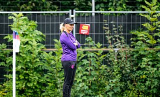 England-Trainerin Sarina Wiegman beim Abschlusstraining vor dem Finale. - Martin Meissner/AP/dpa England-Trainerin Sarina Wiegman beim Abschlusstraining vor dem Finale. - Martin Meissner/AP/dpa