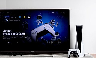 Eine PS5 daheim in trauter Zweisamkeit mit dem Fernseher: Von so einem Anblick träumen viele Gamerinnen und Gamer seit zwei Jahren. - Zacharie Scheurer/dpa-tmn Eine PS5 daheim in trauter Zweisamkeit mit dem Fernseher: Von so einem Anblick träumen viele Gamerinnen und Gamer seit zwei Jahren. - Zacharie Scheurer/dpa-tmn
