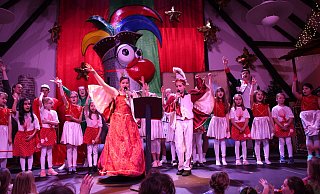 Mit einem "Dreifach-donnernden Rödinghausen-Helau" leitete das Kinderprinzenpaar den Kinderkarneval ein. - Louisa Kohnert Mit einem "Dreifach-donnernden Rödinghausen-Helau" leitete das Kinderprinzenpaar den Kinderkarneval ein. - Louisa Kohnert