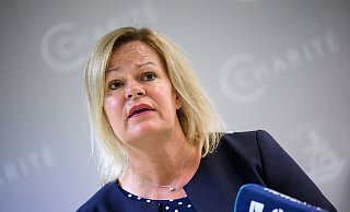 Innenministerin Nancy Faeser will den Ausländerbehörden mehr Zeit für Abschiebungen abgelehnter Asylbewerber verschaffen. - Bernd von Jutrczenka/dpa Innenministerin Nancy Faeser will den Ausländerbehörden mehr Zeit für Abschiebungen abgelehnter Asylbewerber verschaffen. - Bernd von Jutrczenka/dpa