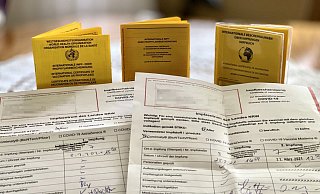 Es gibt viele verschiedene Varianten vom gelben Impfausweis - aber nur eine Impfbescheinigung. - Stefan Becker Es gibt viele verschiedene Varianten vom gelben Impfausweis - aber nur eine Impfbescheinigung. - Stefan Becker