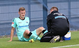 Jonas Carls hatte sich im Testspiel gegen Osnabrück kurz vor Schluss am linken Sprunggelenk verletzt und konnte nicht weiterspielen. Der SCP-Akteur nimmt aber schon wieder am Mannschaftstraining teil. - Jochem Schulze Jonas Carls hatte sich im Testspiel gegen Osnabrück kurz vor Schluss am linken Sprunggelenk verletzt und konnte nicht weiterspielen. Der SCP-Akteur nimmt aber schon wieder am Mannschaftstraining teil. - Jochem Schulze