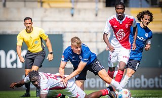 Weil Jeredy Hilterman aussortiert wurde und Roberts Uldrikis noch lange ausfällt, ist Julian Kania (M.) derzeit der einzige Mittelstürmer bei Arminia. - Sarah Jonek Weil Jeredy Hilterman aussortiert wurde und Roberts Uldrikis noch lange ausfällt, ist Julian Kania (M.) derzeit der einzige Mittelstürmer bei Arminia. - Sarah Jonek