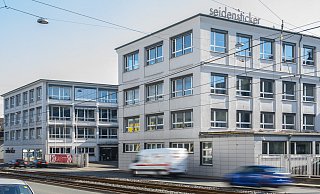 Früher Seidensticker, bald Schulstandort. Geplant ist auf dem Gelände in Bielefeld zunächst ein neues Gymnasium. Das Projekt gehört zu den zahlreichen geplanten Investitionen der Stadt. - Jörg Dieckmann Früher Seidensticker, bald Schulstandort. Geplant ist auf dem Gelände in Bielefeld zunächst ein neues Gymnasium. Das Projekt gehört zu den zahlreichen geplanten Investitionen der Stadt. - Jörg Dieckmann