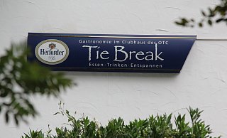 Die Angeklagte soll zwei Polizisten im Vereinslokal "Tie Break" als Nazis bezeichnet haben. - Ulf Hanke Die Angeklagte soll zwei Polizisten im Vereinslokal "Tie Break" als Nazis bezeichnet haben. - Ulf Hanke