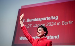 Sahra Wagenknecht ruft ihre Mitstreiter dazu auf, an einem Strang zu ziehen. - Kay Nietfeld/dpa Sahra Wagenknecht ruft ihre Mitstreiter dazu auf, an einem Strang zu ziehen. - Kay Nietfeld/dpa