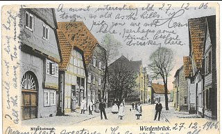 Geschrieben am 27. Dezember 1906: Die Postkarte zeigt eine Ansicht der Mönchstraße mit dem Hotel Wartburg (hinten links), dessen gebliche Klinker einst aus "Wiedenbrücker Kitt" gebrannt wurden. - Archiv Jochen Sänger Geschrieben am 27. Dezember 1906: Die Postkarte zeigt eine Ansicht der Mönchstraße mit dem Hotel Wartburg (hinten links), dessen gebliche Klinker einst aus "Wiedenbrücker Kitt" gebrannt wurden. - Archiv Jochen Sänger