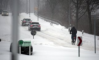 Besonders in der Innenstadt kam es zu Problemen mit den vielen Schneemassen. - Gerald Dunkel Besonders in der Innenstadt kam es zu Problemen mit den vielen Schneemassen. - Gerald Dunkel