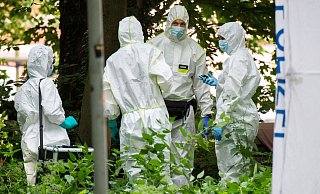 Die Suche nach Spuren des mutmaßlichen Mörders durch die Polizei Hannover im Stadtwald Eilenriede blieb ohne Erfolg. - dpa / Julian Stratenschulte Die Suche nach Spuren des mutmaßlichen Mörders durch die Polizei Hannover im Stadtwald Eilenriede blieb ohne Erfolg. - dpa / Julian Stratenschulte