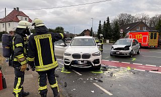 Die Queller Straße wurde für die Unfallaufnahme für mehr als eine Stunde gesperrt. - NW Die Queller Straße wurde für die Unfallaufnahme für mehr als eine Stunde gesperrt. - NW
