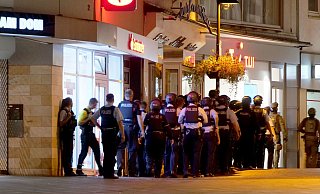 An einem Abend im September rücken Polizisten und Spezialkräfte auf die Volksbank vor. Im Tresorraum machen sie eine überraschende Entdeckung. - Ralph Meyer An einem Abend im September rücken Polizisten und Spezialkräfte auf die Volksbank vor. Im Tresorraum machen sie eine überraschende Entdeckung. - Ralph Meyer