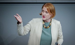 Bundesfamilienministerin Lisa Paus (Grüne) spricht im Bundestag. - Kay Nietfeld/dpa Bundesfamilienministerin Lisa Paus (Grüne) spricht im Bundestag. - Kay Nietfeld/dpa