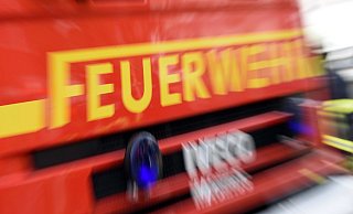 100 Einsatzkräfte der Feuerwehr sind aktuell im Einsatz. - picture alliance 100 Einsatzkräfte der Feuerwehr sind aktuell im Einsatz. - picture alliance