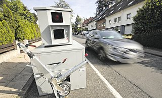 In Paderborn soll eine mobile Blitzeranlage getestet werden. In Bielefeld kamen bereits verschiedene Anlagen zum Einsatz, so wie "Bernd". - Oliver Krato In Paderborn soll eine mobile Blitzeranlage getestet werden. In Bielefeld kamen bereits verschiedene Anlagen zum Einsatz, so wie "Bernd". - Oliver Krato