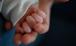Mit der Kindergrundsicherung sollen Leistungen für Familien zusammengefasst und zugleich erhöht werden. - Sebastian Gollnow/dpa Mit der Kindergrundsicherung sollen Leistungen für Familien zusammengefasst und zugleich erhöht werden. - Sebastian Gollnow/dpa