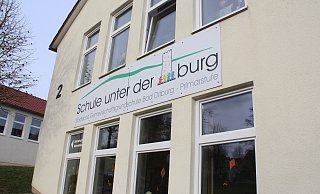 Dass sich baulich etwas ändern soll bei der Grundschule unter der Iburg, steht länger fest. Nun haben die Mitglieder des Schulausschusses Nägel mit Köpfen gemacht. - burkhard battran Dass sich baulich etwas ändern soll bei der Grundschule unter der Iburg, steht länger fest. Nun haben die Mitglieder des Schulausschusses Nägel mit Köpfen gemacht. - burkhard battran