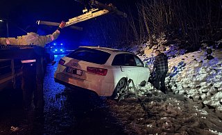 Die Verfolgungsfahrt mit der Bielefelder Polizei endete im Graben. - Paul Brinkmann Die Verfolgungsfahrt mit der Bielefelder Polizei endete im Graben. - Paul Brinkmann
