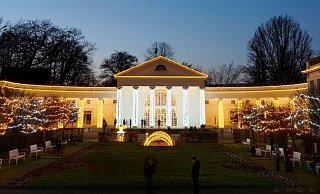 200.000 Lämpchen glühen bei den "Weihnachtlichen Lichtern" im Kurpark Bad Oeynhausen an Häusern und Bäumen. - Peter Hubbe/Staatsbad 200.000 Lämpchen glühen bei den "Weihnachtlichen Lichtern" im Kurpark Bad Oeynhausen an Häusern und Bäumen. - Peter Hubbe/Staatsbad