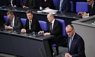 Merz (v.r.n.l.), Scholz, Habeck und Lindner verlieren laut einer Untersuchung Vertrauen in der gesellschaftlichen Mitte. - Kay Nietfeld/dpa Merz (v.r.n.l.), Scholz, Habeck und Lindner verlieren laut einer Untersuchung Vertrauen in der gesellschaftlichen Mitte. - Kay Nietfeld/dpa