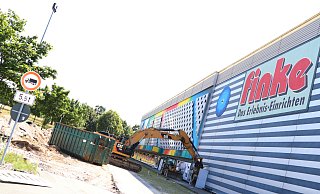 Das Finke-Möbelhaus mit der markanten bunten Fassade wird ab Montag abgerissen. - Holger Kosbab Das Finke-Möbelhaus mit der markanten bunten Fassade wird ab Montag abgerissen. - Holger Kosbab