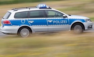 Auf der Bundesstraße 1 hat am Freitag ein Geisterfahrer beinahe einen Unfall verursacht, jetzt ermittelt die Polizei. - picture alliance / dpa Auf der Bundesstraße 1 hat am Freitag ein Geisterfahrer beinahe einen Unfall verursacht, jetzt ermittelt die Polizei. - picture alliance / dpa