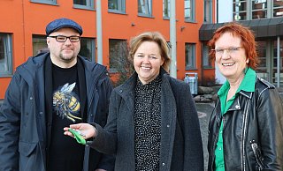 Hat den Schlüssel fürs Rathaus schon in der Hand: Regina Schlüter-Ruff (Mitte), hier mit Maik Babenhauserheide und Regine Steffen vom Stadtverband der Grünen. - Ekkehard Wind Hat den Schlüssel fürs Rathaus schon in der Hand: Regina Schlüter-Ruff (Mitte), hier mit Maik Babenhauserheide und Regine Steffen vom Stadtverband der Grünen. - Ekkehard Wind