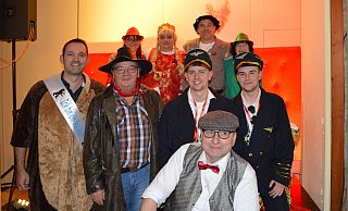 „Beim Merlsheimer Hallenkarneval konnte 2020 noch ohne Abstand gefeiert werden.Im Bild: Vier Generationen Zweigestirne" - Karnevalsverein Merlsheim „Beim Merlsheimer Hallenkarneval konnte 2020 noch ohne Abstand gefeiert werden.Im Bild: Vier Generationen Zweigestirne" - Karnevalsverein Merlsheim