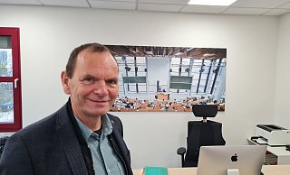 Sorgt sich um die sinkenden Zahlen an den Hochschulen: "Wir werden alle vor demselben Problem stehen", sagt Prof. Jürgen Krahl, Präsident der TH OWL. - Marianne Schwarzer Sorgt sich um die sinkenden Zahlen an den Hochschulen: "Wir werden alle vor demselben Problem stehen", sagt Prof. Jürgen Krahl, Präsident der TH OWL. - Marianne Schwarzer