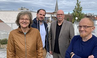 Großartiges Begleitung: Tatjana Klinger-Roggenhöfer ist dankbar für die Untrstützung des Palliativnetzes, hier vertreten durch Palliativarzt Steffen Galler, Pflegeexperte Ewald Biermann und Koordinator Björn Kuhfuß (v. l.). - Ivonne Michel Großartiges Begleitung: Tatjana Klinger-Roggenhöfer ist dankbar für die Untrstützung des Palliativnetzes, hier vertreten durch Palliativarzt Steffen Galler, Pflegeexperte Ewald Biermann und Koordinator Björn Kuhfuß (v. l.). - Ivonne Michel