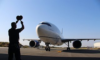 Die Parabelflugkampagne wird am Flughafen Paderborn/Lippstadt mit einem französischen Airbus A310 durchgeführt. - Jens Reddeker Die Parabelflugkampagne wird am Flughafen Paderborn/Lippstadt mit einem französischen Airbus A310 durchgeführt. - Jens Reddeker