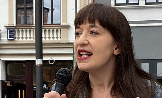 Die Vorsitzende der Bundestagsfraktion der Partei Die Linke bei ihrem Auftritt auf dem Alten Markt in Herford. - Matthias Bungeroth Die Vorsitzende der Bundestagsfraktion der Partei Die Linke bei ihrem Auftritt auf dem Alten Markt in Herford. - Matthias Bungeroth