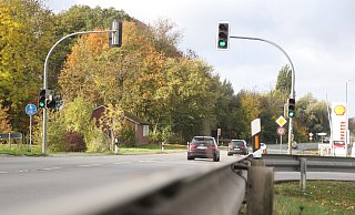 Die Ampel an der Osnabrücker Straße schaltet sich derzeit früher als geplant ab. Ein Bürger sieht darin eine Gefahr für Fußgänger und Radfahrer. - Florian Weyand Die Ampel an der Osnabrücker Straße schaltet sich derzeit früher als geplant ab. Ein Bürger sieht darin eine Gefahr für Fußgänger und Radfahrer. - Florian Weyand